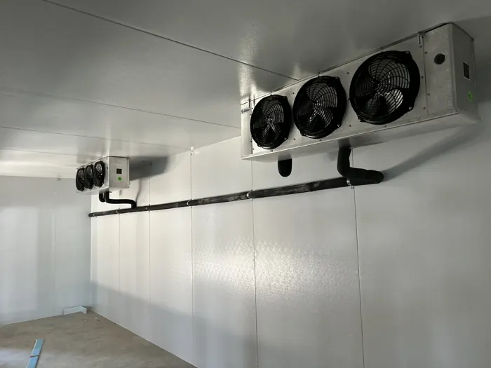 Large walk-in cooler with triple-fan evaporator